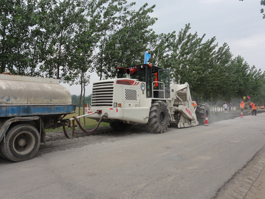 WR2300L，安徽靈壁水穩路基冷再生
